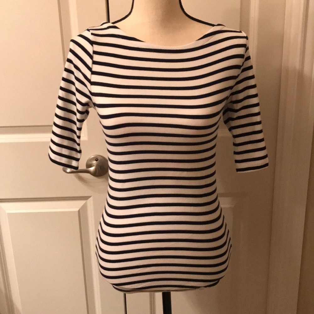 Modern tee Gap top